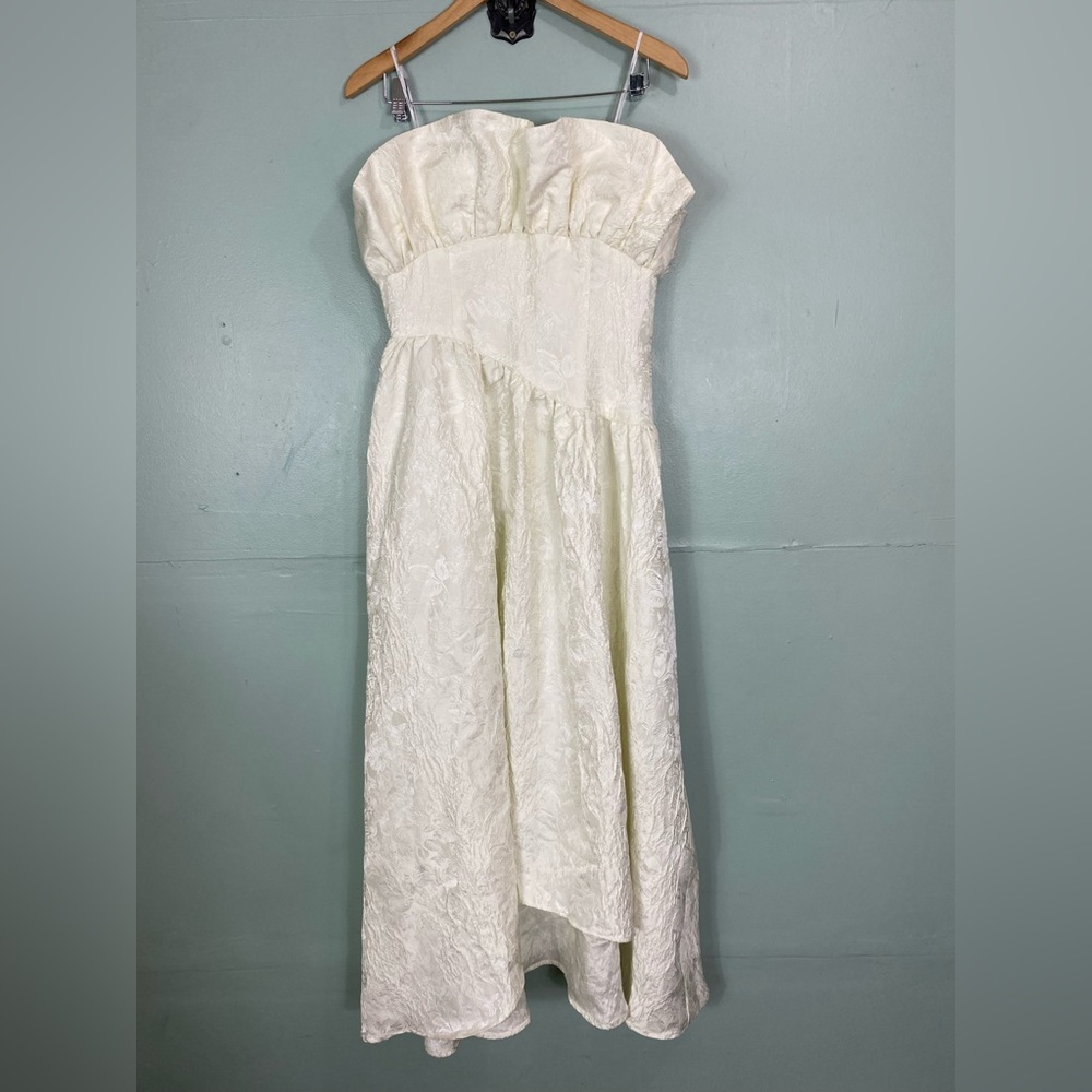 Elliatt Caspian Strapless‎ Gown Maxi Bridal Ivory Floral Ruffle Large Jacquard - Picture 2 of 16